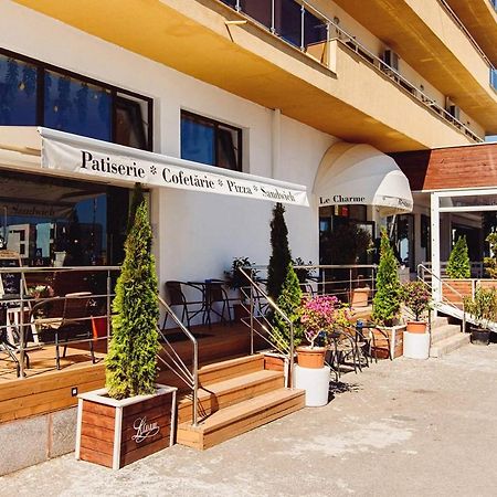 La Vida Loca Apartment Summerland Mamaia Bagian luar foto