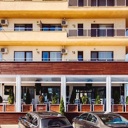 La Vida Loca Apartment Summerland Mamaia Bagian luar foto