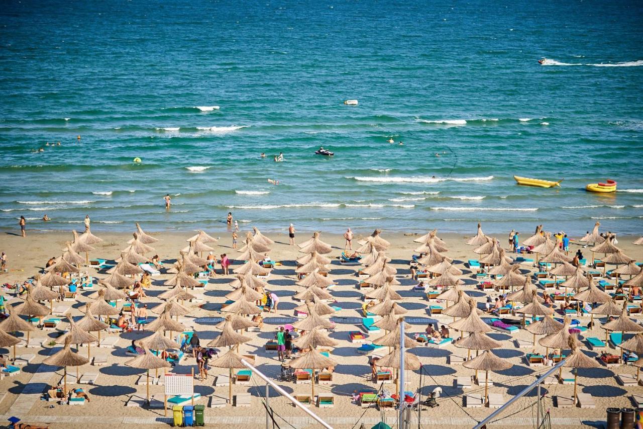La Vida Loca Apartment Summerland Mamaia Bagian luar foto