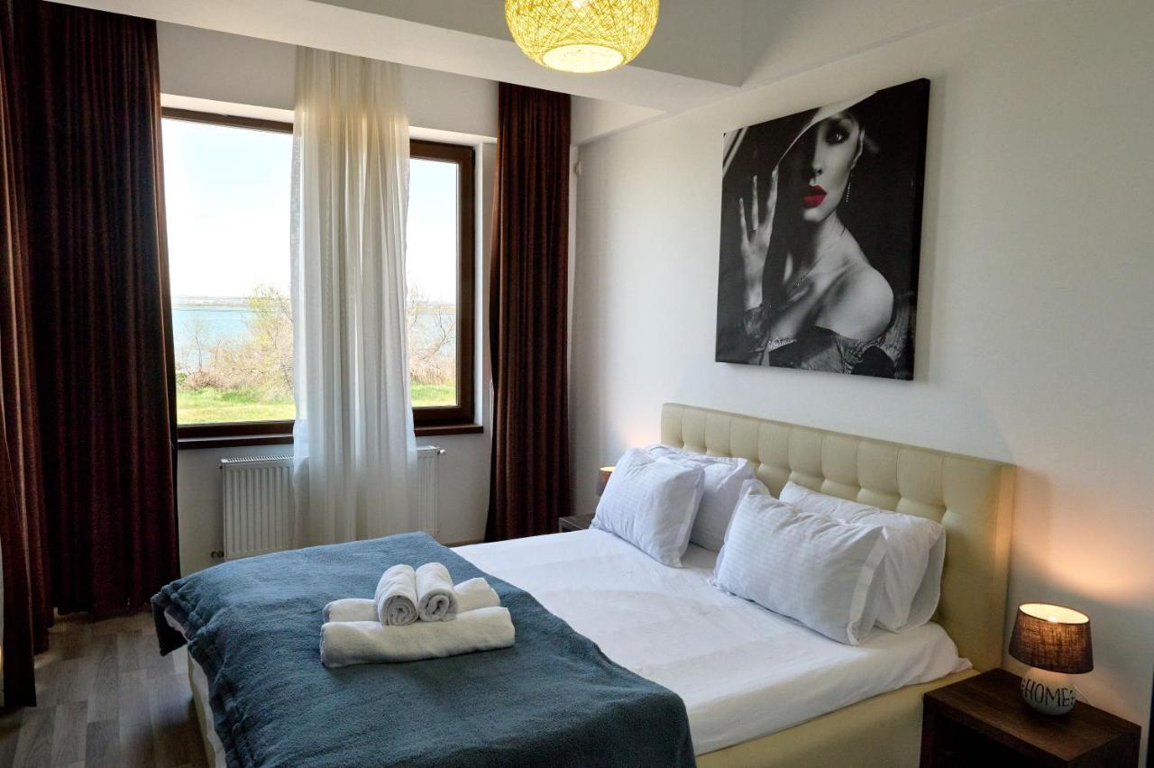 La Vida Loca Apartment Summerland Mamaia Bagian luar foto
