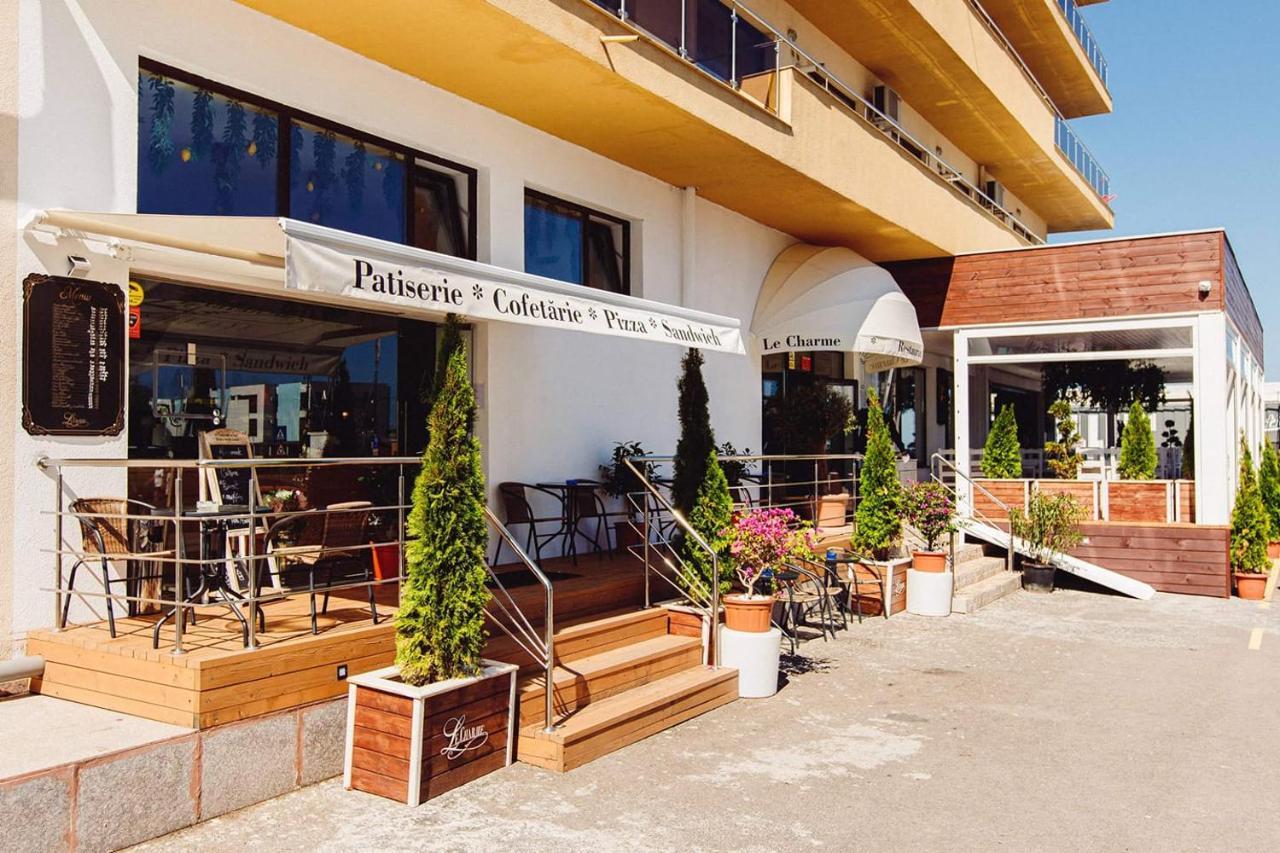 La Vida Loca Apartment Summerland Mamaia Bagian luar foto