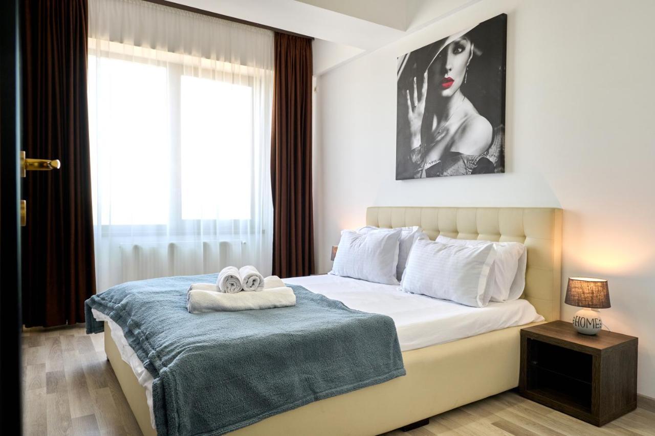 La Vida Loca Apartment Summerland Mamaia Bagian luar foto