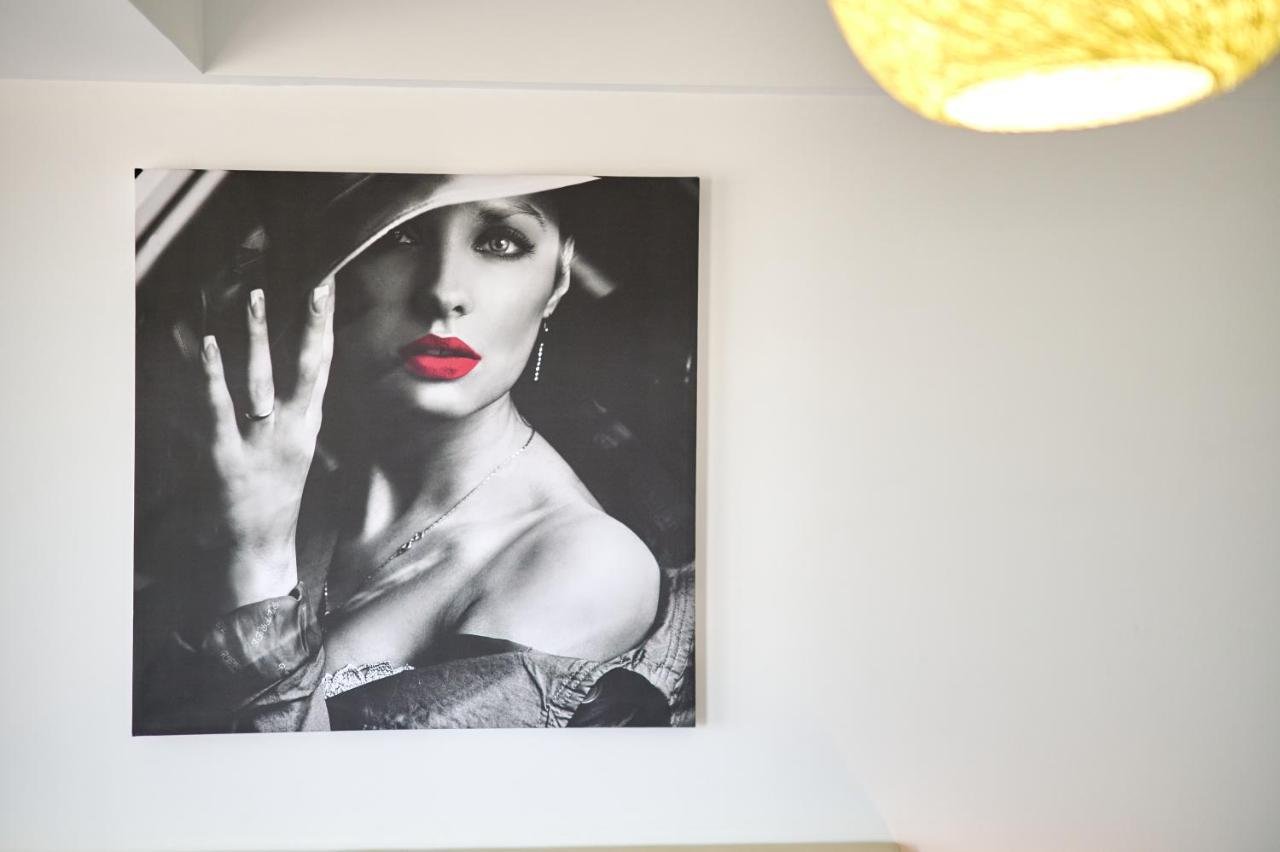 La Vida Loca Apartment Summerland Mamaia Bagian luar foto