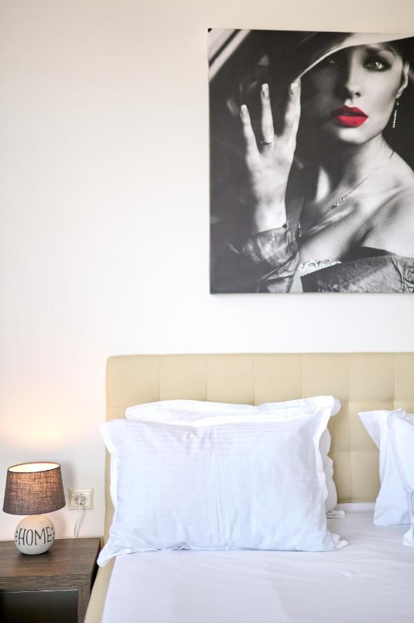 La Vida Loca Apartment Summerland Mamaia Bagian luar foto