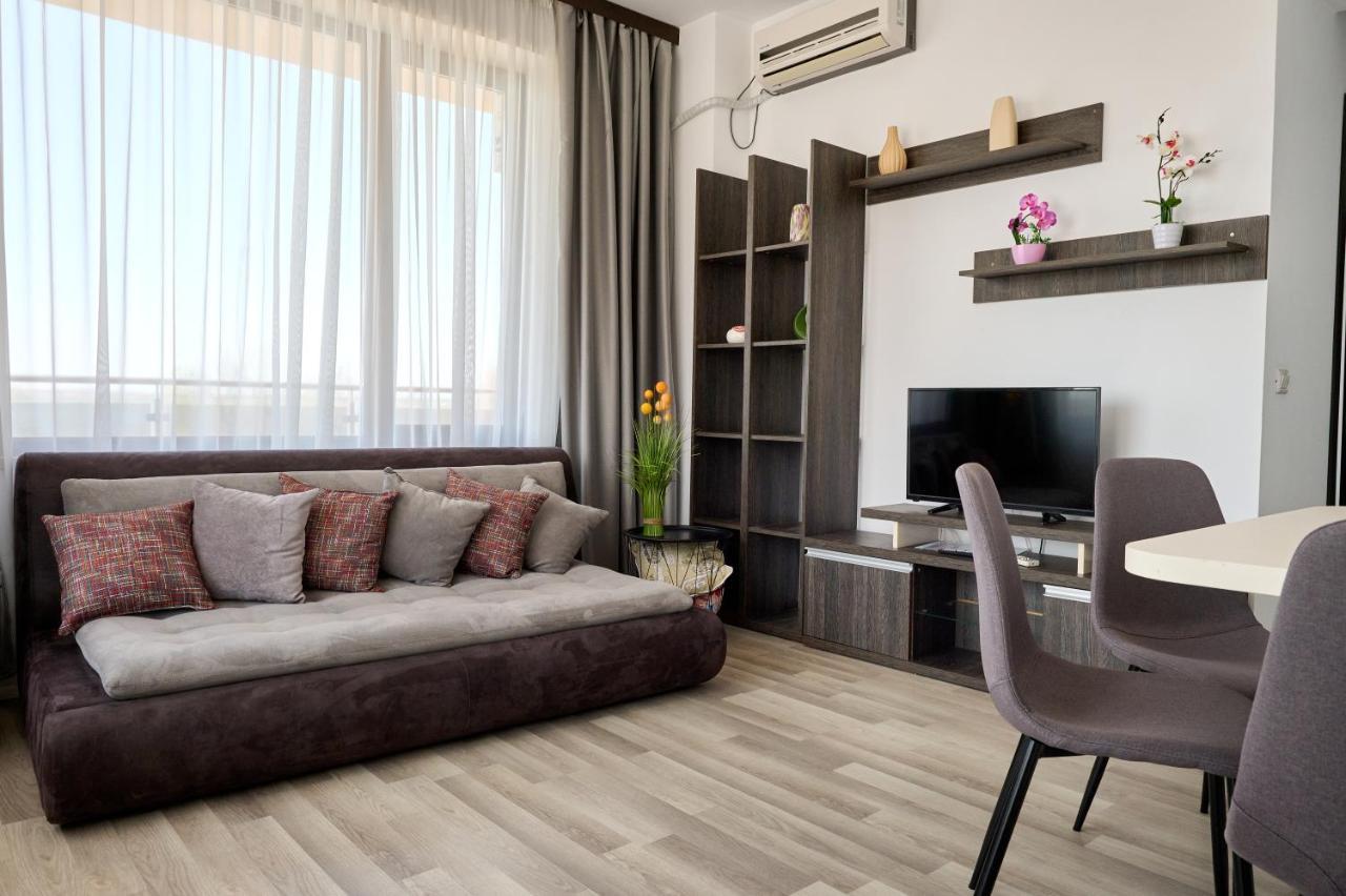 La Vida Loca Apartment Summerland Mamaia Bagian luar foto