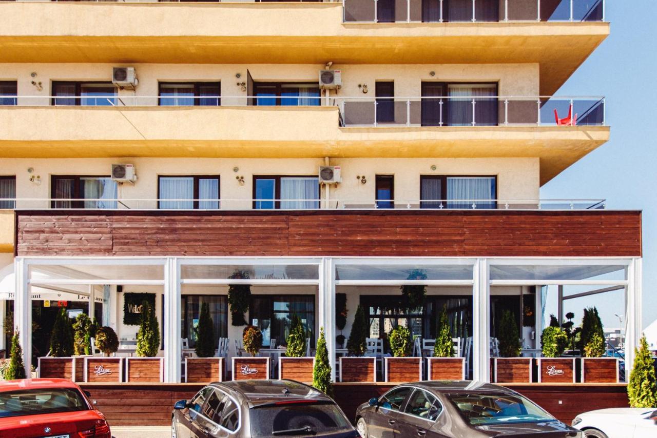 La Vida Loca Apartment Summerland Mamaia Bagian luar foto