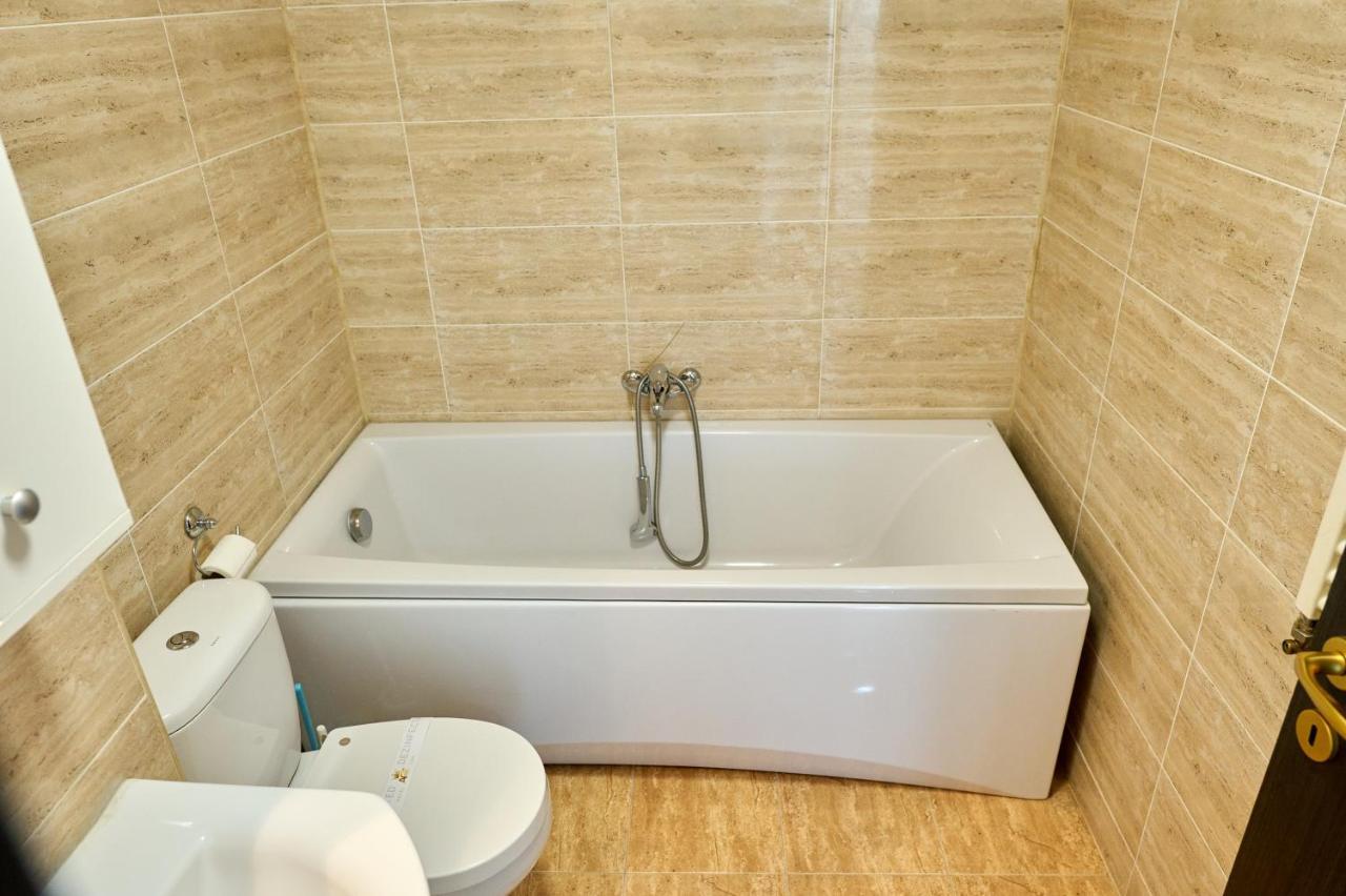 La Vida Loca Apartment Summerland Mamaia Bagian luar foto
