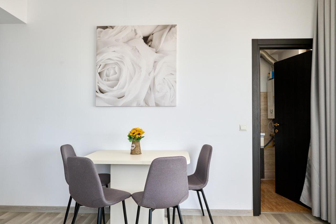 La Vida Loca Apartment Summerland Mamaia Bagian luar foto