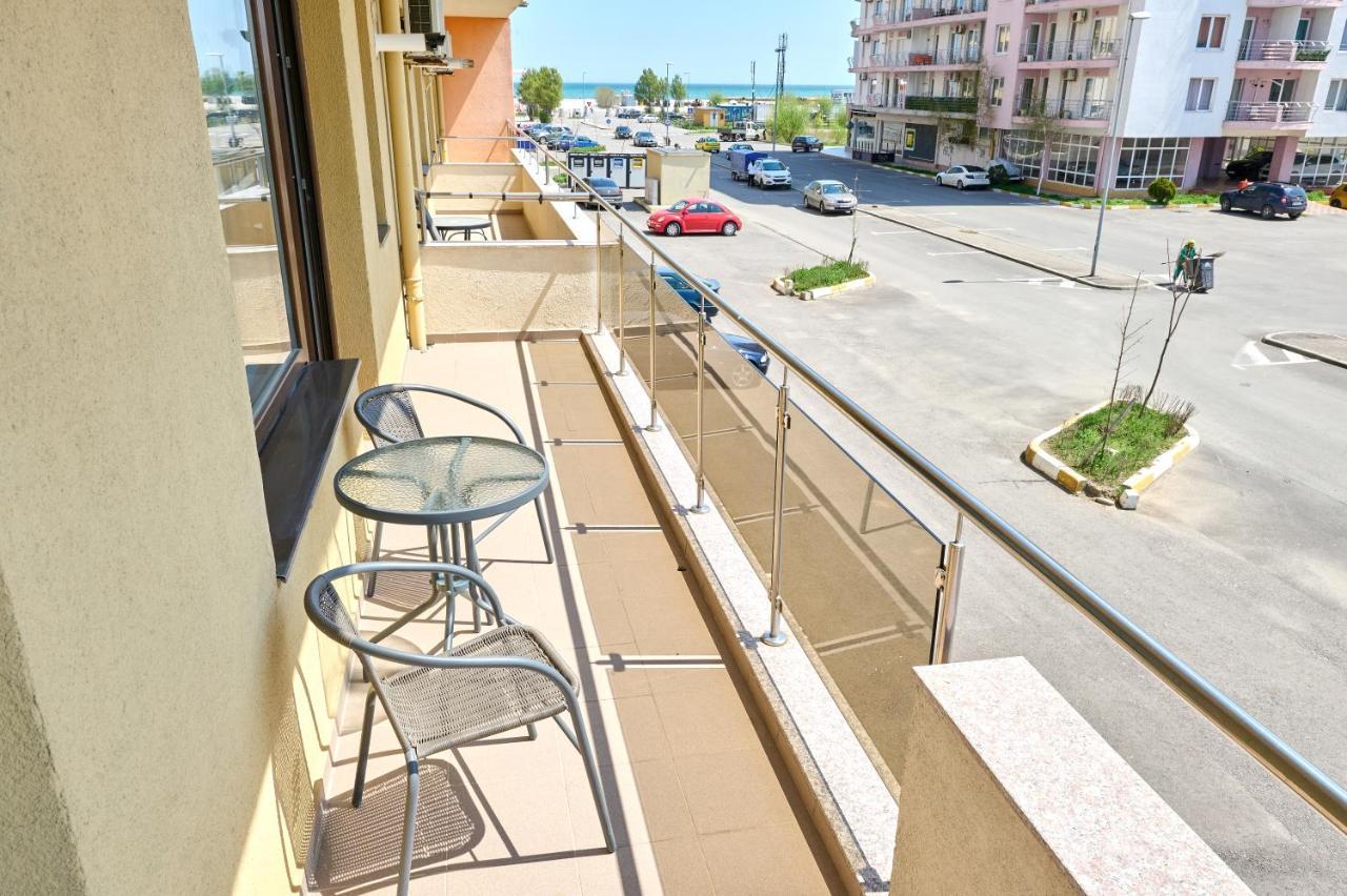 La Vida Loca Apartment Summerland Mamaia Bagian luar foto