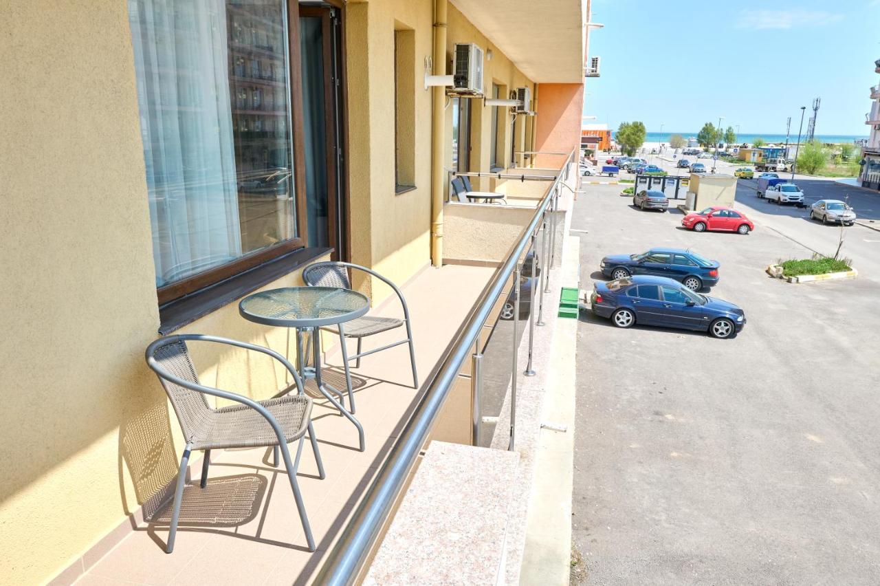 La Vida Loca Apartment Summerland Mamaia Bagian luar foto